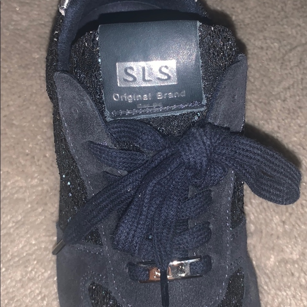 sneakers - Picture 3 of 3